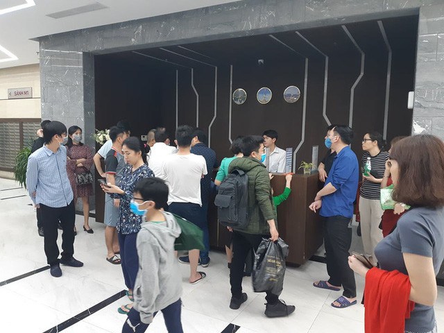 Chung cư 6th Element: Mất điện, cảnh sát PCCC cứu người kẹt thang máy, cư dân hoảng loạn - 5 Chung cư 6th Element: Mất điện, cảnh sát PCCC cứu người kẹt thang máy, cư dân hoảng loạn - 5