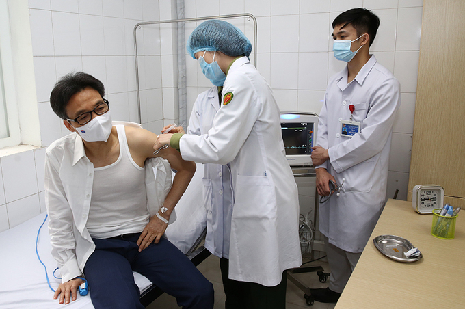 Ông Vũ Đức Đam: 'Cơ thể tôi sinh kháng thể tốt sau tiêm vaccine' Ông Vũ Đức Đam: 'Cơ thể tôi sinh kháng thể tốt sau tiêm vaccine'