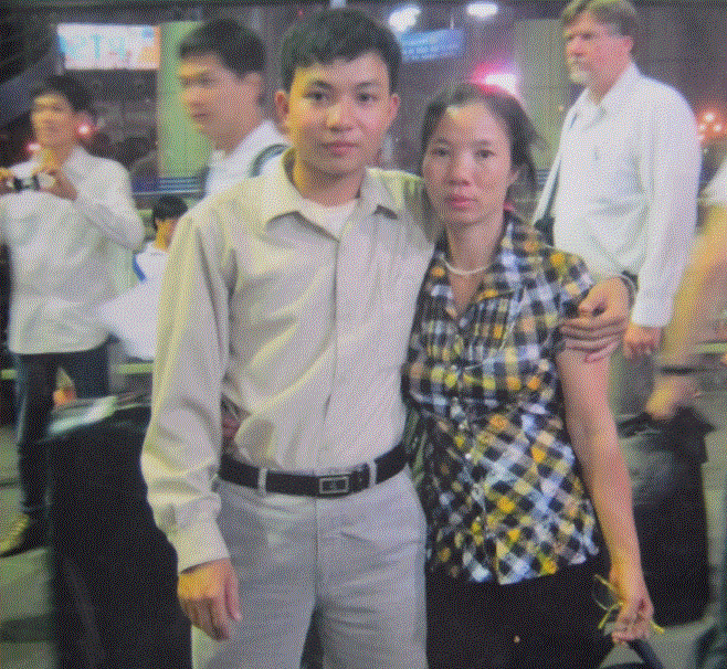 Mẹ đơn thân, đi cân dạo nuôi con thành Tiến sĩ tại Pháp: 'Con đỗ đại học, vay nặng lãi cũng nuôi' - 3 Mẹ đơn thân, đi cân dạo nuôi con thành Tiến sĩ tại Pháp: 'Con đỗ đại học, vay nặng lãi cũng nuôi' - 3