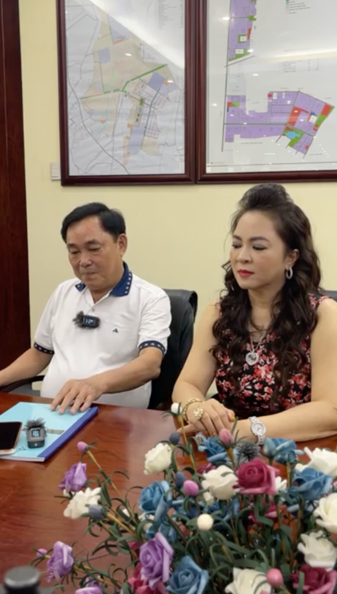 Bà Phương Hằng phủ nhận lời đồn yêu Võ Hoàng Yên, tiết lộ mình từng uống thuốc, đưa kim cương và nghe ông Yên bàn kế hoạch 'chiếm tài sản' của ông Dũng 'lò vôi' - 1 Bà Phương Hằng phủ nhận lời đồn yêu Võ Hoàng Yên, tiết lộ mình từng uống thuốc, đưa kim cương và nghe ông Yên bàn kế hoạch 'chiếm tài sản' của ông Dũng 'lò vôi' - 1