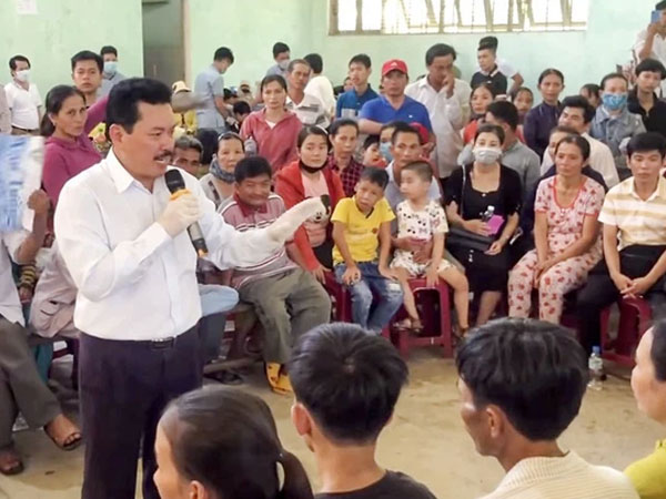 Ông Võ Hoàng Yên nộp lại bằng khen cho tỉnh Quảng Ngãi - 1 Ông Võ Hoàng Yên nộp lại bằng khen cho tỉnh Quảng Ngãi - 1