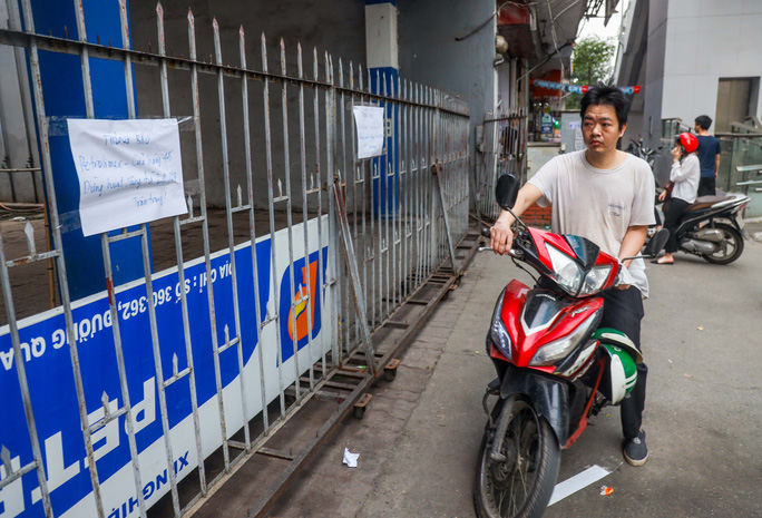Cận cảnh cây xăng phải đóng cửa vì nguy cơ mất an toàn đường sắt Cát Linh-Hà Đông - 7 Cận cảnh cây xăng phải đóng cửa vì nguy cơ mất an toàn đường sắt Cát Linh-Hà Đông - 7