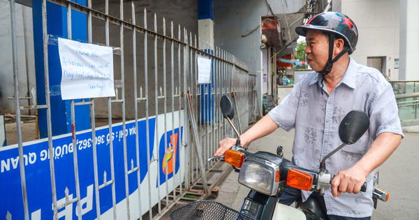 Cận cảnh cây xăng phải đóng cửa vì nguy cơ mất an toàn đường sắt Cát Linh-Hà Đông Cận cảnh cây xăng phải đóng cửa vì nguy cơ mất an toàn đường sắt Cát Linh-Hà Đông