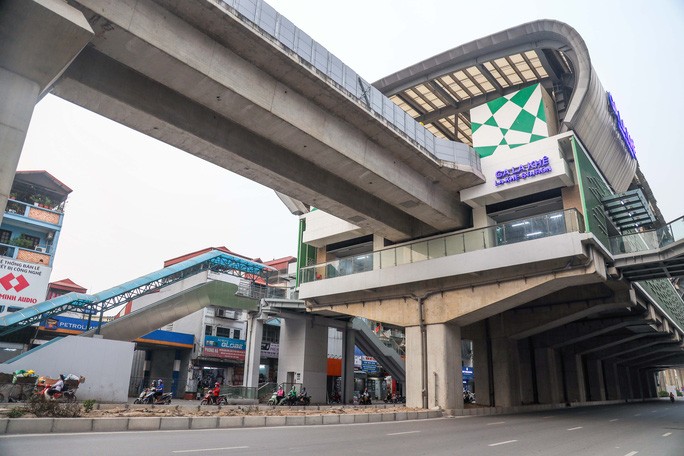 Cận cảnh cây xăng phải đóng cửa vì nguy cơ mất an toàn đường sắt Cát Linh-Hà Đông - 11 Cận cảnh cây xăng phải đóng cửa vì nguy cơ mất an toàn đường sắt Cát Linh-Hà Đông - 11