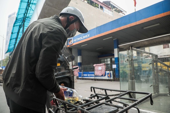Cận cảnh cây xăng phải đóng cửa vì nguy cơ mất an toàn đường sắt Cát Linh-Hà Đông - 13 Cận cảnh cây xăng phải đóng cửa vì nguy cơ mất an toàn đường sắt Cát Linh-Hà Đông - 13