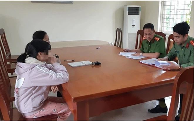 Xử phạt 'cô đồng' gọi hồn chữa ung thư, ợ hơi, nhổ nước bọt chữa Covid-19 Xử phạt 'cô đồng' gọi hồn chữa ung thư, ợ hơi, nhổ nước bọt chữa Covid-19