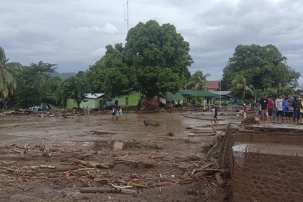 Hàng chục nghìn ngôi nhà ở Indonesia ngập chìm trong biển lũ Hàng chục nghìn ngôi nhà ở Indonesia ngập chìm trong biển lũ