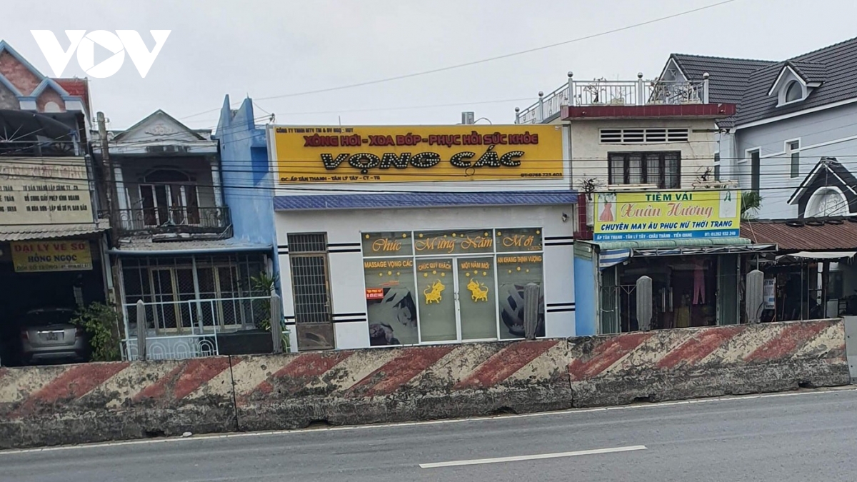 Bắt nhiều đối tượng mua bán dâm tại cơ sở massage, xông hơi Bắt nhiều đối tượng mua bán dâm tại cơ sở massage, xông hơi