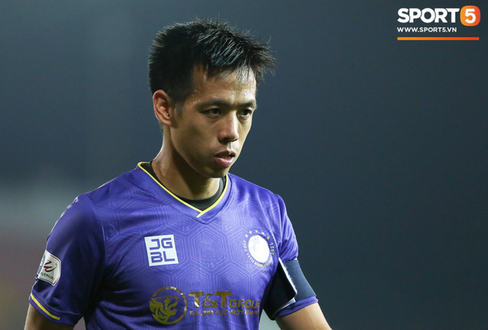 Văn Quyết và Việt Anh nhận án phạt nguội, Hà Nội FC đối mặt khủng hoảng lớn Văn Quyết và Việt Anh nhận án phạt nguội, Hà Nội FC đối mặt khủng hoảng lớn