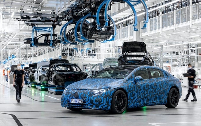 Các hãng xe sang ồ ạt ra mắt ô tô điện 2021 - 4 Các hãng xe sang ồ ạt ra mắt ô tô điện 2021 - 4