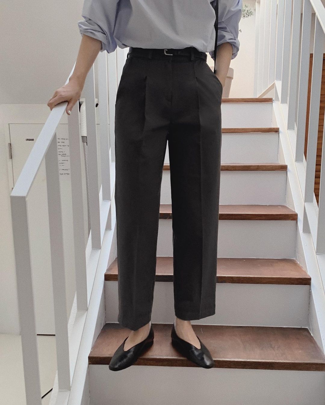 5 mẫu giày dép gái Hàn đang chuộng mix với quần âu để sang chảnh hóa cả set đồ công sở - 6 5 mẫu giày dép gái Hàn đang chuộng mix với quần âu để sang chảnh hóa cả set đồ công sở - 6