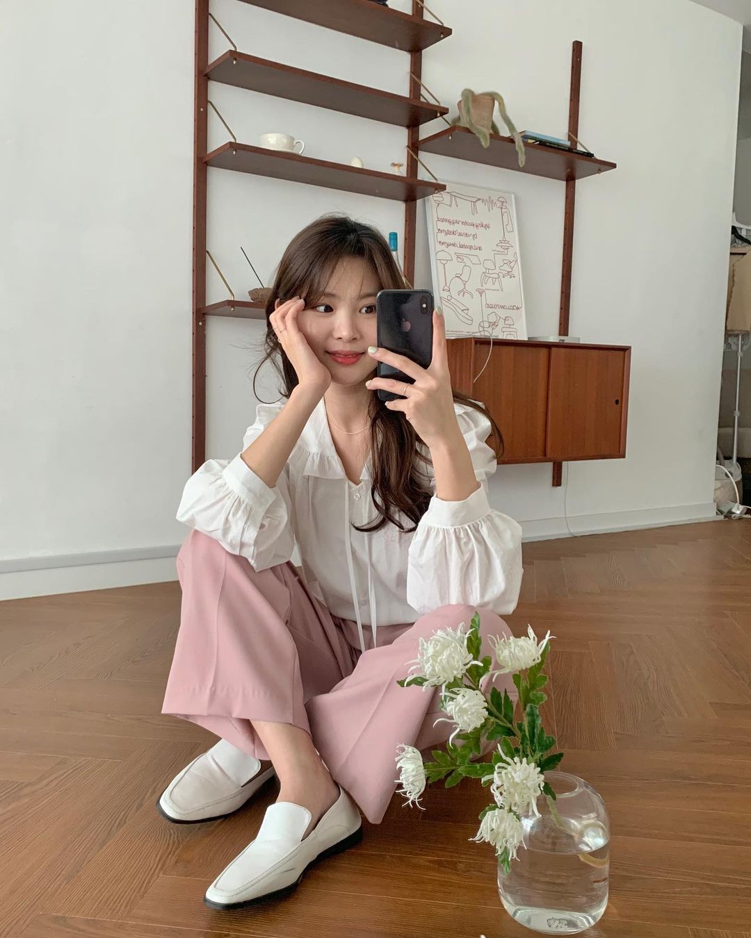 5 mẫu giày dép gái Hàn đang chuộng mix với quần âu để sang chảnh hóa cả set đồ công sở - 12 5 mẫu giày dép gái Hàn đang chuộng mix với quần âu để sang chảnh hóa cả set đồ công sở - 12