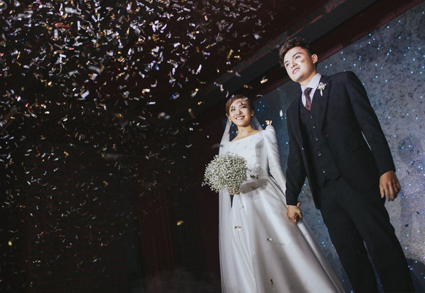 1 năm sau ngày cưới, cặp duy nhất kết hôn ở Người Ấy Là Ai vẫn khiến con dân ghen tỵ khi liên tục phát 'cẩu lương' 1 năm sau ngày cưới, cặp duy nhất kết hôn ở Người Ấy Là Ai vẫn khiến con dân ghen tỵ khi liên tục phát 'cẩu lương'