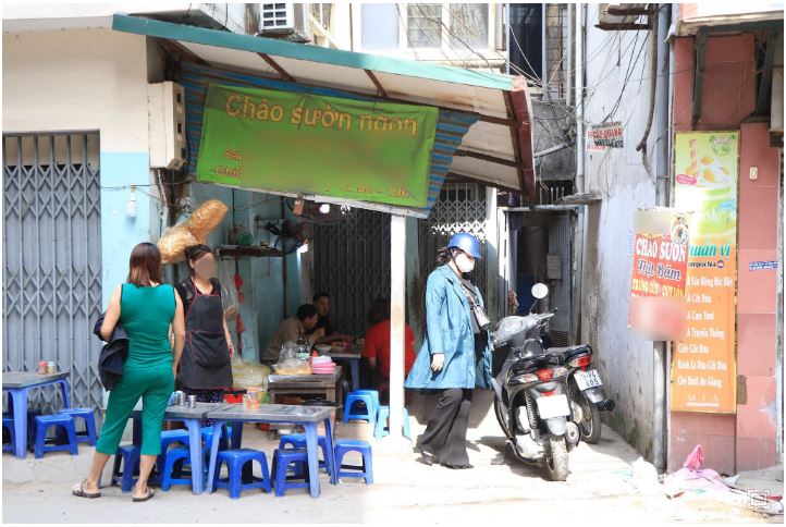 Bị khách tố bán cháo có cả 'ổ giòi' bò lúc nhúc trong miếng sườn, chủ quán ở Hà Nội nói gì? - 1 Bị khách tố bán cháo có cả 'ổ giòi' bò lúc nhúc trong miếng sườn, chủ quán ở Hà Nội nói gì? - 1