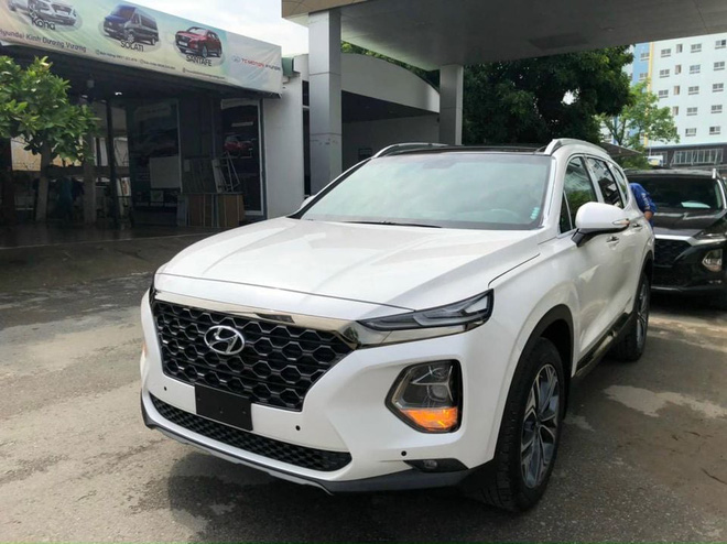 Hyundai Santa Fe đại hạ giá, giảm sốc 110 triệu đồng Hyundai Santa Fe đại hạ giá, giảm sốc 110 triệu đồng