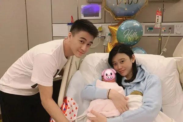 Cách nuông chiều con của sao Hoa ngữ: Lâm Tâm Như bị chỉ trích vì cho con gái dùng đồ hiệu, Angelababy tự mình đưa con trai tới trường mỗi ngày - 6 Cách nuông chiều con của sao Hoa ngữ: Lâm Tâm Như bị chỉ trích vì cho con gái dùng đồ hiệu, Angelababy tự mình đưa con trai tới trường mỗi ngày - 6