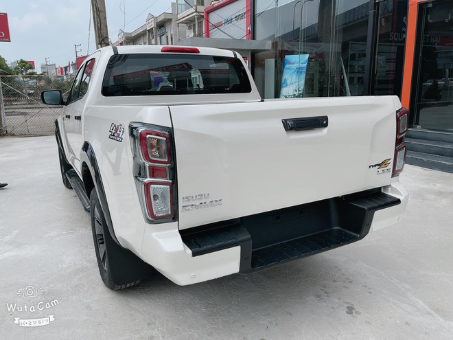 Isuzu D-Max chính thức cập bến đại lý, giá hơn 800 triệu đồng nhưng vẫn thua công nghệ Ford Ranger - 8 Isuzu D-Max chính thức cập bến đại lý, giá hơn 800 triệu đồng nhưng vẫn thua công nghệ Ford Ranger - 8