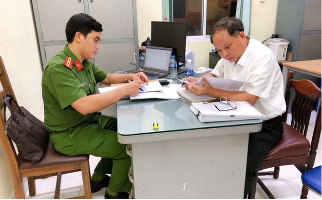 Ông Tất Thành Cang bị khai trừ Đảng Ông Tất Thành Cang bị khai trừ Đảng