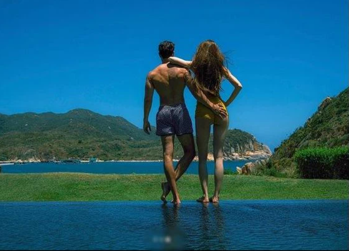 Những 'bàn tay hư hỏng' của sao Việt: Ngọc Trinh và Sĩ Thanh động chạm chị em, Lâm Bảo Châu - Lệ Quyên thành thói quen rồi hay gì? - 5 Những 'bàn tay hư hỏng' của sao Việt: Ngọc Trinh và Sĩ Thanh động chạm chị em, Lâm Bảo Châu - Lệ Quyên thành thói quen rồi hay gì? - 5