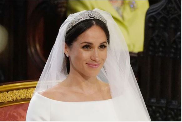 Chuyên gia tiết lộ chuyện xoay quanh drama chiếc vương miện bị Nữ hoàng cấm dùng của Meghan, Harry cũng bị nhắc nhở răn đe - 1 Chuyên gia tiết lộ chuyện xoay quanh drama chiếc vương miện bị Nữ hoàng cấm dùng của Meghan, Harry cũng bị nhắc nhở răn đe - 1