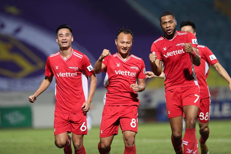 Gục ngã trước Viettel trong trận cầu có 2 thẻ đỏ, Hà Nội FC lún sâu vào khủng hoảng Gục ngã trước Viettel trong trận cầu có 2 thẻ đỏ, Hà Nội FC lún sâu vào khủng hoảng