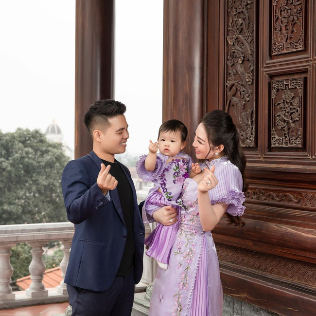 Cô dâu 200 cây vàng ở Nam Định khoe được chồng tặng chiếc đồng hồ thương hiệu 'nhà giàu' có giá trị bằng cả căn chung cư - 3 Cô dâu 200 cây vàng ở Nam Định khoe được chồng tặng chiếc đồng hồ thương hiệu 'nhà giàu' có giá trị bằng cả căn chung cư - 3