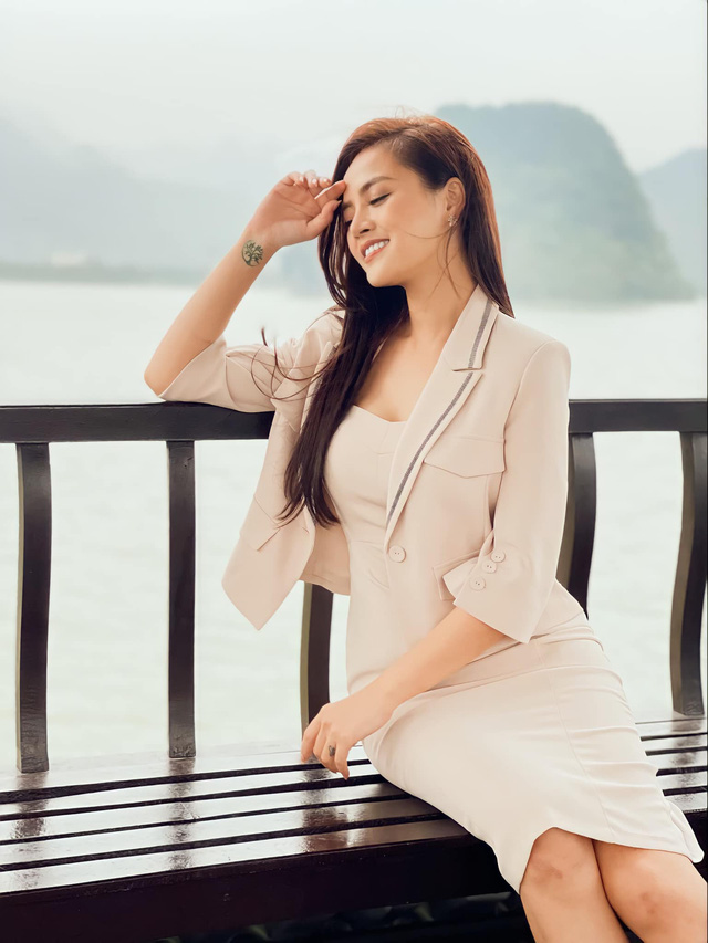 Hé lộ tạo hình sang chảnh của Thu Quỳnh trong phim mới Hé lộ tạo hình sang chảnh của Thu Quỳnh trong phim mới