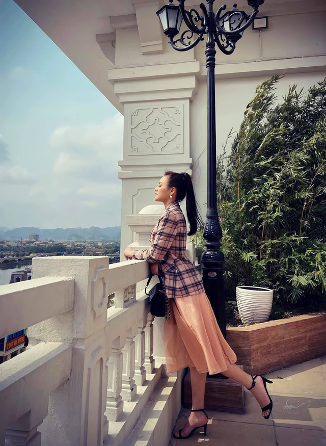 Hé lộ tạo hình sang chảnh của Thu Quỳnh trong phim mới - 1 Hé lộ tạo hình sang chảnh của Thu Quỳnh trong phim mới - 1