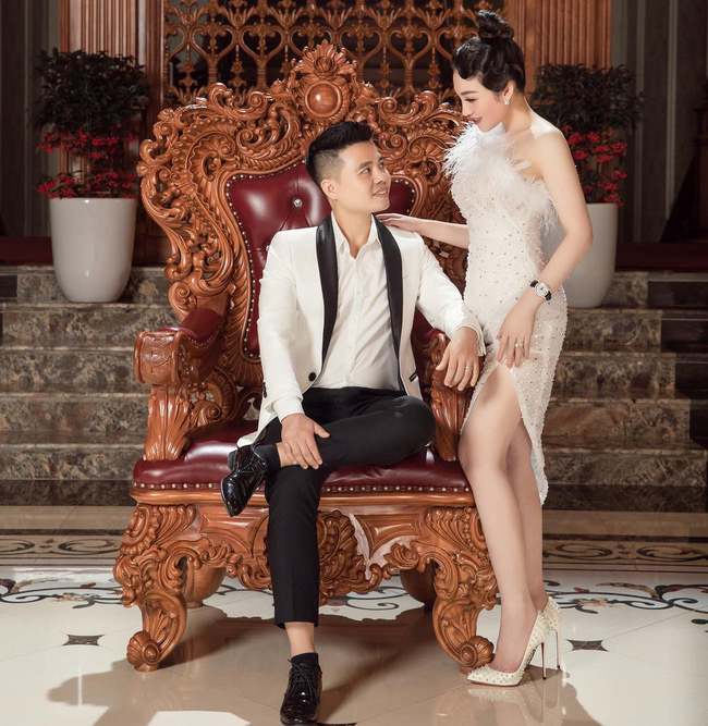 Cô dâu 200 cây vàng ở Nam Định khoe được chồng tặng chiếc đồng hồ thương hiệu 'nhà giàu' có giá trị bằng cả căn chung cư - 2 Cô dâu 200 cây vàng ở Nam Định khoe được chồng tặng chiếc đồng hồ thương hiệu 'nhà giàu' có giá trị bằng cả căn chung cư - 2