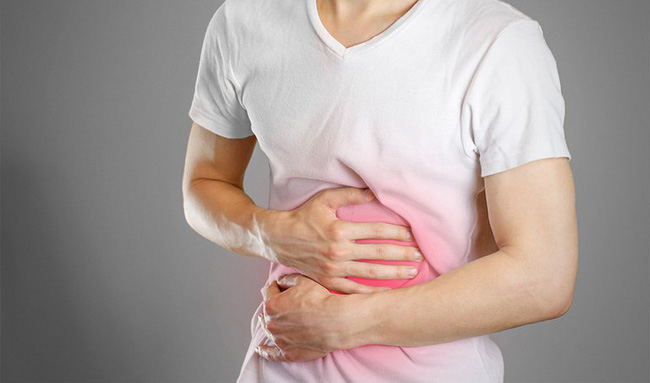 Người đàn ông phải đi cấp cứu sau khi uống một loại nước trong lúc ăn mì tôm Người đàn ông phải đi cấp cứu sau khi uống một loại nước trong lúc ăn mì tôm
