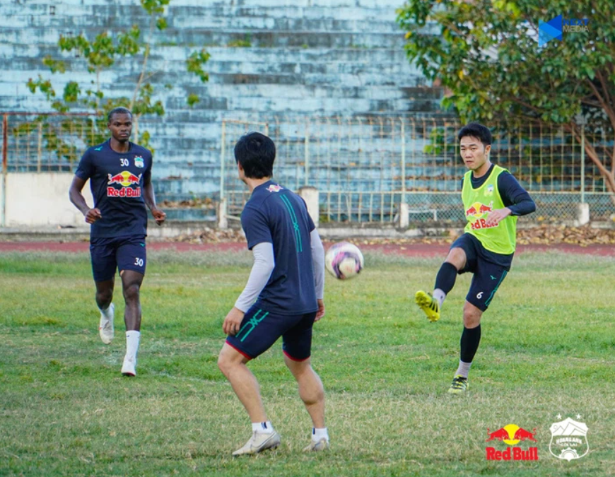 Xuân Trường lặng lẽ rời CLB HAGL, chuẩn bị cho ngày trọng đại Xuân Trường lặng lẽ rời CLB HAGL, chuẩn bị cho ngày trọng đại