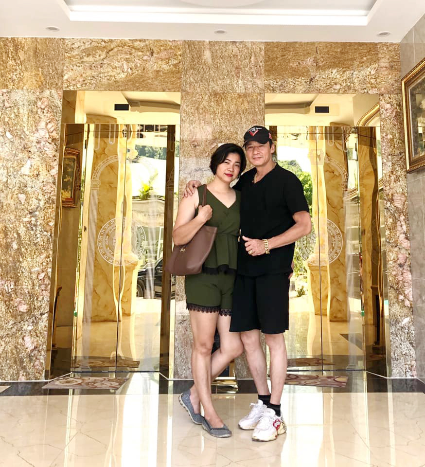 Võ Hoài Nam 'Vua bãi rác' êm ấm bên vợ kém 12 tuổi và 4 người con - 1 Võ Hoài Nam 'Vua bãi rác' êm ấm bên vợ kém 12 tuổi và 4 người con - 1