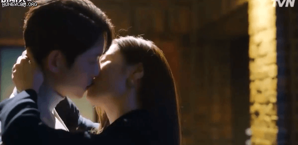 Fan Song Hye Kyo chỉ trích 'bạn gái' mới của Song Joong Ki không cùng đẳng cấp, mặt không xinh lại còn đóng phim dở - 1 Fan Song Hye Kyo chỉ trích 'bạn gái' mới của Song Joong Ki không cùng đẳng cấp, mặt không xinh lại còn đóng phim dở - 1
