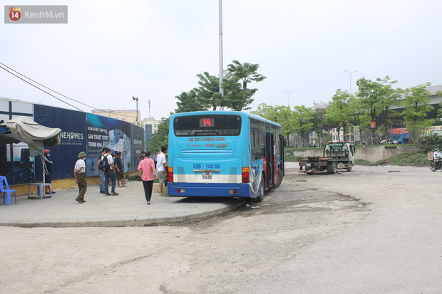 Nhân chứng vụ xe buýt lao lên vỉa hè đâm chết người: Một người đứng ngay cạnh thoát chết, sợ 'mặt cắt không ra máu' Nhân chứng vụ xe buýt lao lên vỉa hè đâm chết người: Một người đứng ngay cạnh thoát chết, sợ 'mặt cắt không ra máu'