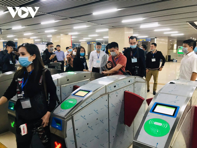 Tàu Cát Linh - Hà Đông chạy từ 5 giờ sáng đến 23 giờ đêm, giá vé cao nhất 15.000 đồng - 1 Tàu Cát Linh - Hà Đông chạy từ 5 giờ sáng đến 23 giờ đêm, giá vé cao nhất 15.000 đồng - 1