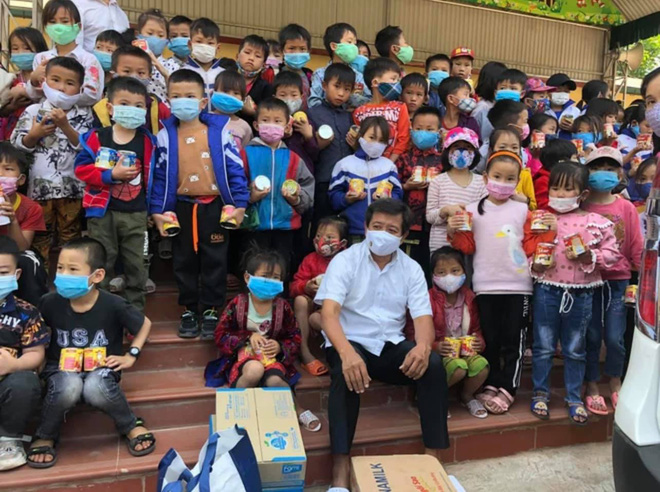 Ông Đoàn Ngọc Hải bị chấn thương nên chỉ ra sân được 5 phút trong trận bóng đá quyên góp từ thiện - 1 Ông Đoàn Ngọc Hải bị chấn thương nên chỉ ra sân được 5 phút trong trận bóng đá quyên góp từ thiện - 1