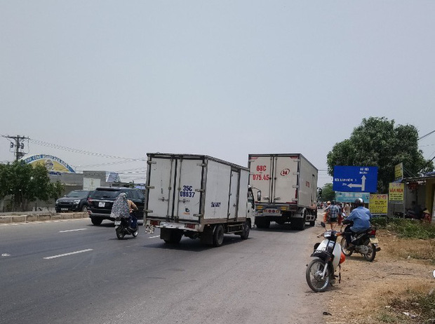 Hai nữ sinh lớp 11 gặp nạn trên đường đi học về - 1 Hai nữ sinh lớp 11 gặp nạn trên đường đi học về - 1