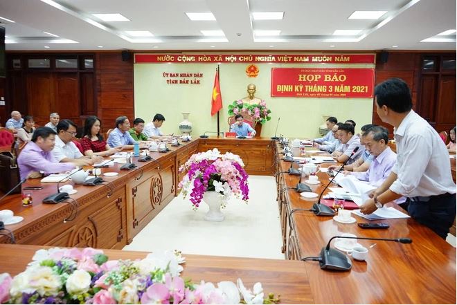 Vụ cán bộ khó khăn về nhà ở nhưng vẫn có ô tô cả tỷ đồng: Tỉnh Đắk Lắk thông tin chính thức - 1 Vụ cán bộ khó khăn về nhà ở nhưng vẫn có ô tô cả tỷ đồng: Tỉnh Đắk Lắk thông tin chính thức - 1