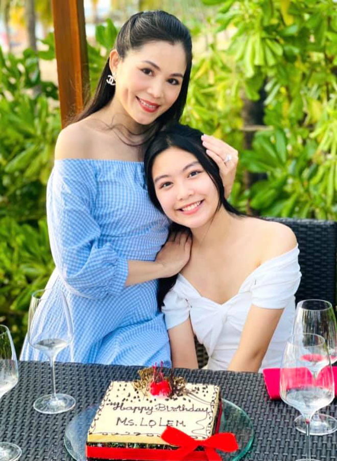 Lọ Lem nhà MC Quyền Linh lại gây sốt, không phải vì nhan sắc mà nhờ giọng nói ngọt như mía lùi - 5 Lọ Lem nhà MC Quyền Linh lại gây sốt, không phải vì nhan sắc mà nhờ giọng nói ngọt như mía lùi - 5
