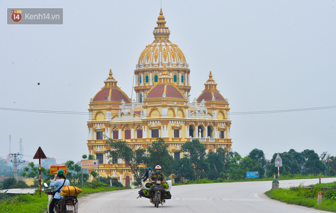 Bên trong toà lâu đài vàng của đại gia Hưng Yên: Xây 3 năm chỉ tốn hơn 10 tỷ, giờ cao điểm 70 nhân công cùng làm - 5 Bên trong toà lâu đài vàng của đại gia Hưng Yên: Xây 3 năm chỉ tốn hơn 10 tỷ, giờ cao điểm 70 nhân công cùng làm - 5