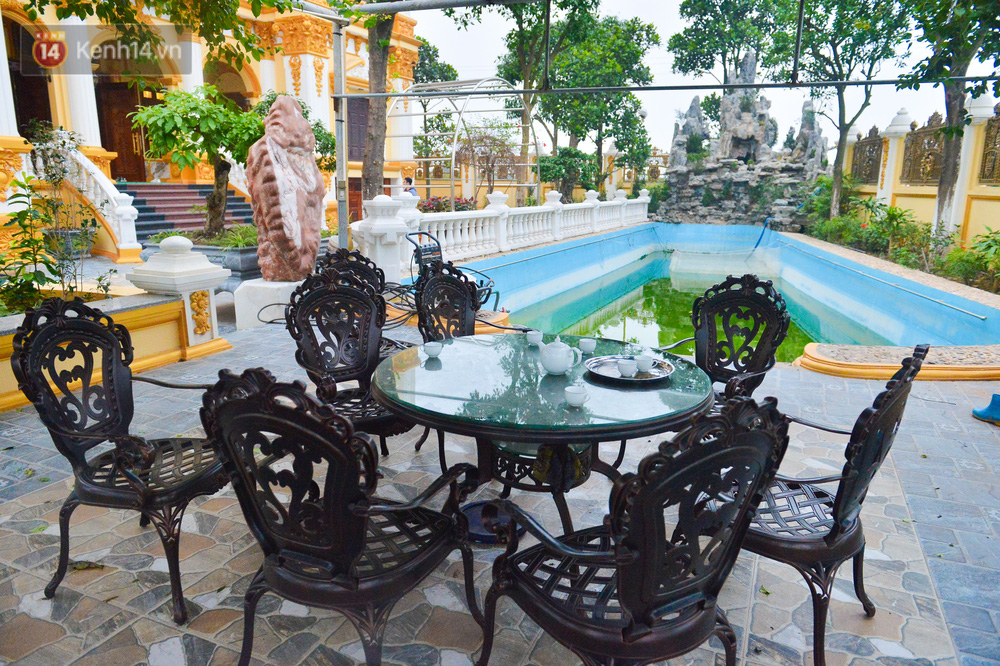 Bên trong toà lâu đài vàng của đại gia Hưng Yên: Xây 3 năm chỉ tốn hơn 10 tỷ, giờ cao điểm 70 nhân công cùng làm - 20 Bên trong toà lâu đài vàng của đại gia Hưng Yên: Xây 3 năm chỉ tốn hơn 10 tỷ, giờ cao điểm 70 nhân công cùng làm - 20