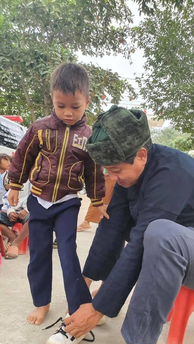 Ông Đoàn Ngọc Hải đòi lại 106 triệu đồng xây nhà cho người nghèo: 'Giữa 2 bên đã không hiểu nhau thì nên ly dị' Ông Đoàn Ngọc Hải đòi lại 106 triệu đồng xây nhà cho người nghèo: 'Giữa 2 bên đã không hiểu nhau thì nên ly dị'