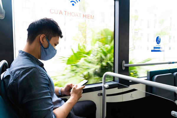 Trải nghiệm ‘cực chất’ với xe buýt điện đầu tiên ở Việt Nam - 2 Trải nghiệm ‘cực chất’ với xe buýt điện đầu tiên ở Việt Nam - 2