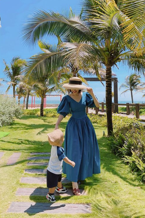 Hòa Minzy không ngại đăng ảnh cho con bú, hồn nhiên tiết lộ: 'Đi đâu cũng vạch ra' - 2 Hòa Minzy không ngại đăng ảnh cho con bú, hồn nhiên tiết lộ: 'Đi đâu cũng vạch ra' - 2