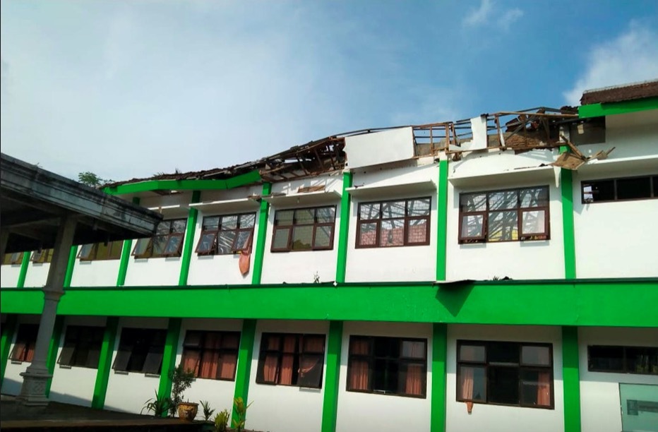 Động đất ở Indonesia, hàng trăm ngôi nhà bị tàn phá - 1 Động đất ở Indonesia, hàng trăm ngôi nhà bị tàn phá - 1