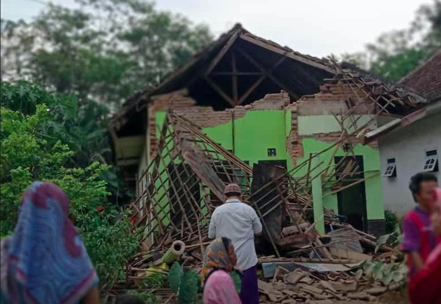 Động đất ở Indonesia, hàng trăm ngôi nhà bị tàn phá Động đất ở Indonesia, hàng trăm ngôi nhà bị tàn phá
