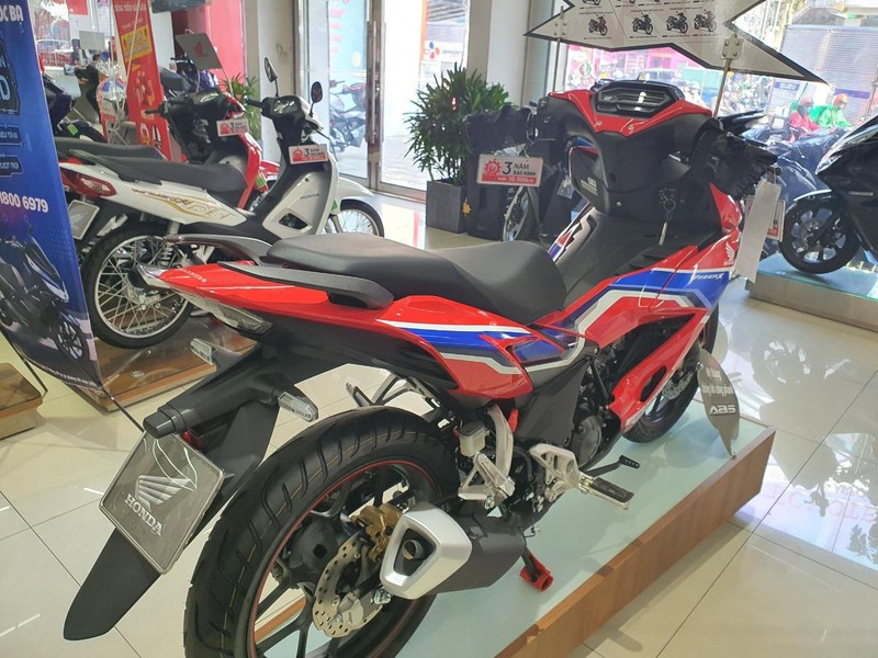 Lý giải nguyên nhân Honda Winner X chưa đổi thiết kế ống pô Lý giải nguyên nhân Honda Winner X chưa đổi thiết kế ống pô