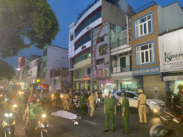 TP.HCM: Sau va chạm với xe khách, người đàn ông té ngã đập đầu xuống đường tử vong TP.HCM: Sau va chạm với xe khách, người đàn ông té ngã đập đầu xuống đường tử vong