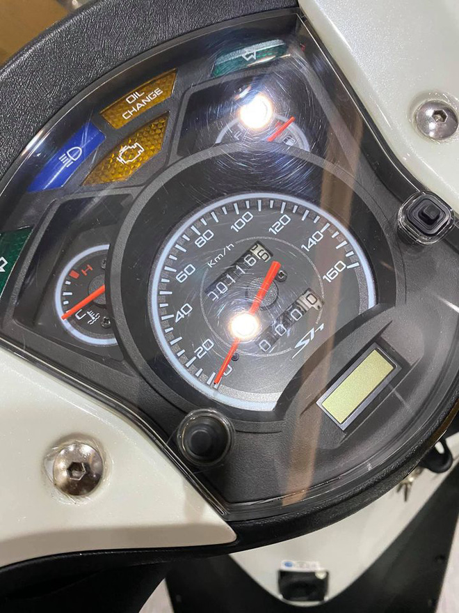 'Dân chơi' bán cặp Honda SH - Vision giá 1,1 tỷ, CĐM mỉa mai: ‘Tiền chứ có phải giấy đâu’ - 4 'Dân chơi' bán cặp Honda SH - Vision giá 1,1 tỷ, CĐM mỉa mai: ‘Tiền chứ có phải giấy đâu’ - 4