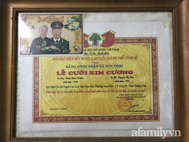 Câu chuyện đi làm căn cước công dân của cặp vợ chồng Quảng Ninh bên nhau 61 năm, U90 nhưng luôn đồng hành, sáng sớm dắt tay nhau đi chợ dù cách nhà chỉ 500m - 3 Câu chuyện đi làm căn cước công dân của cặp vợ chồng Quảng Ninh bên nhau 61 năm, U90 nhưng luôn đồng hành, sáng sớm dắt tay nhau đi chợ dù cách nhà chỉ 500m - 3